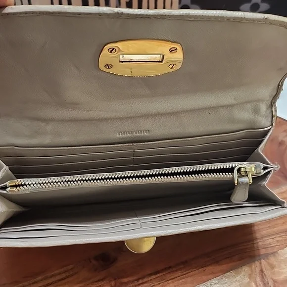 Miu Miu Tan Distressed Studded Wallet W/antique Finish - Picture 8 of 15